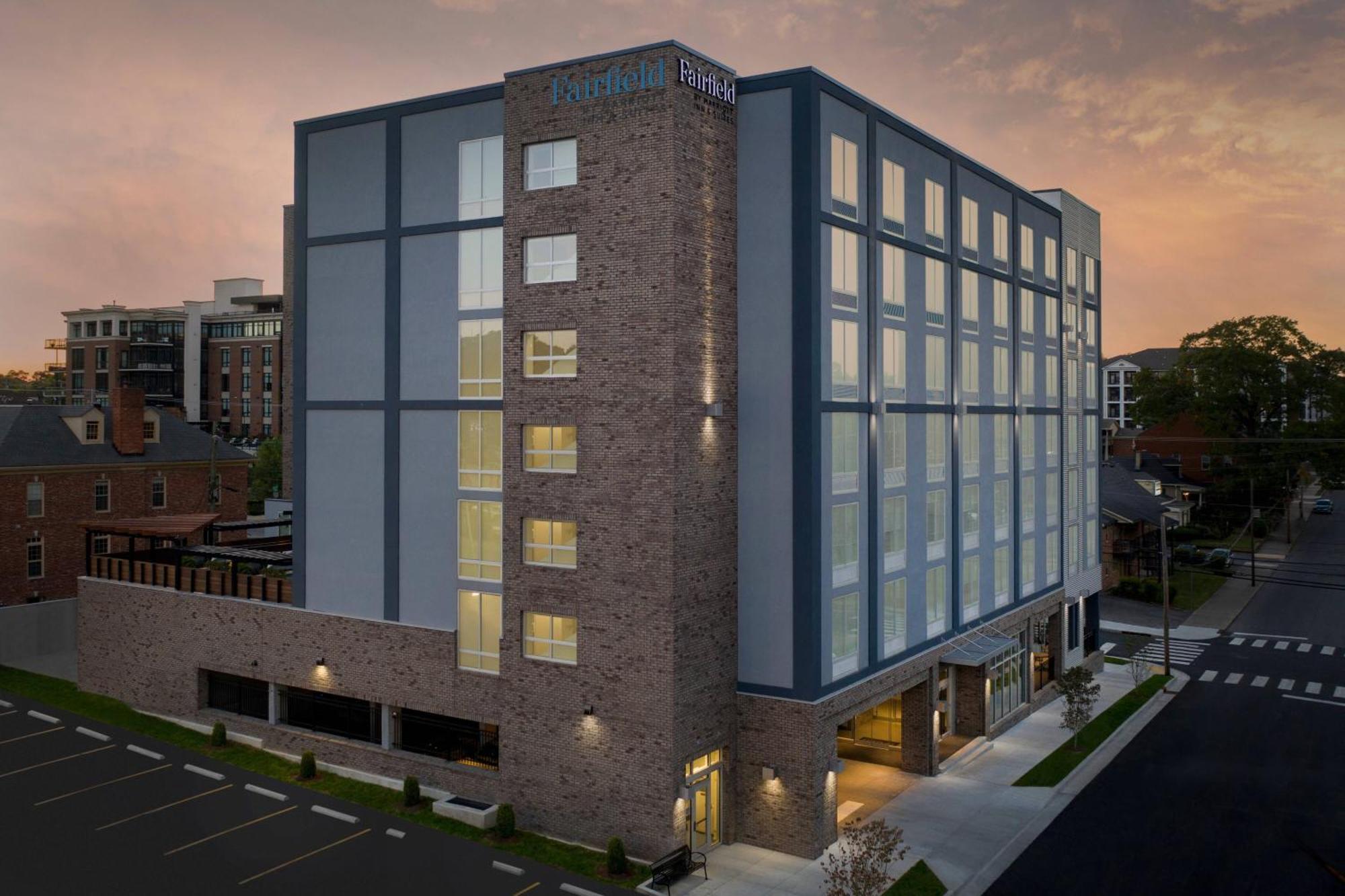 Fairfield Inn & Suites Nashville Near Vanderbilt מראה חיצוני תמונה